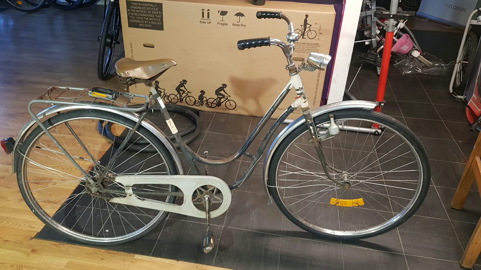 Monark old ladies bike 28"